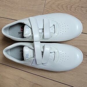 NWOT SAS ME TOO SHOES size 6